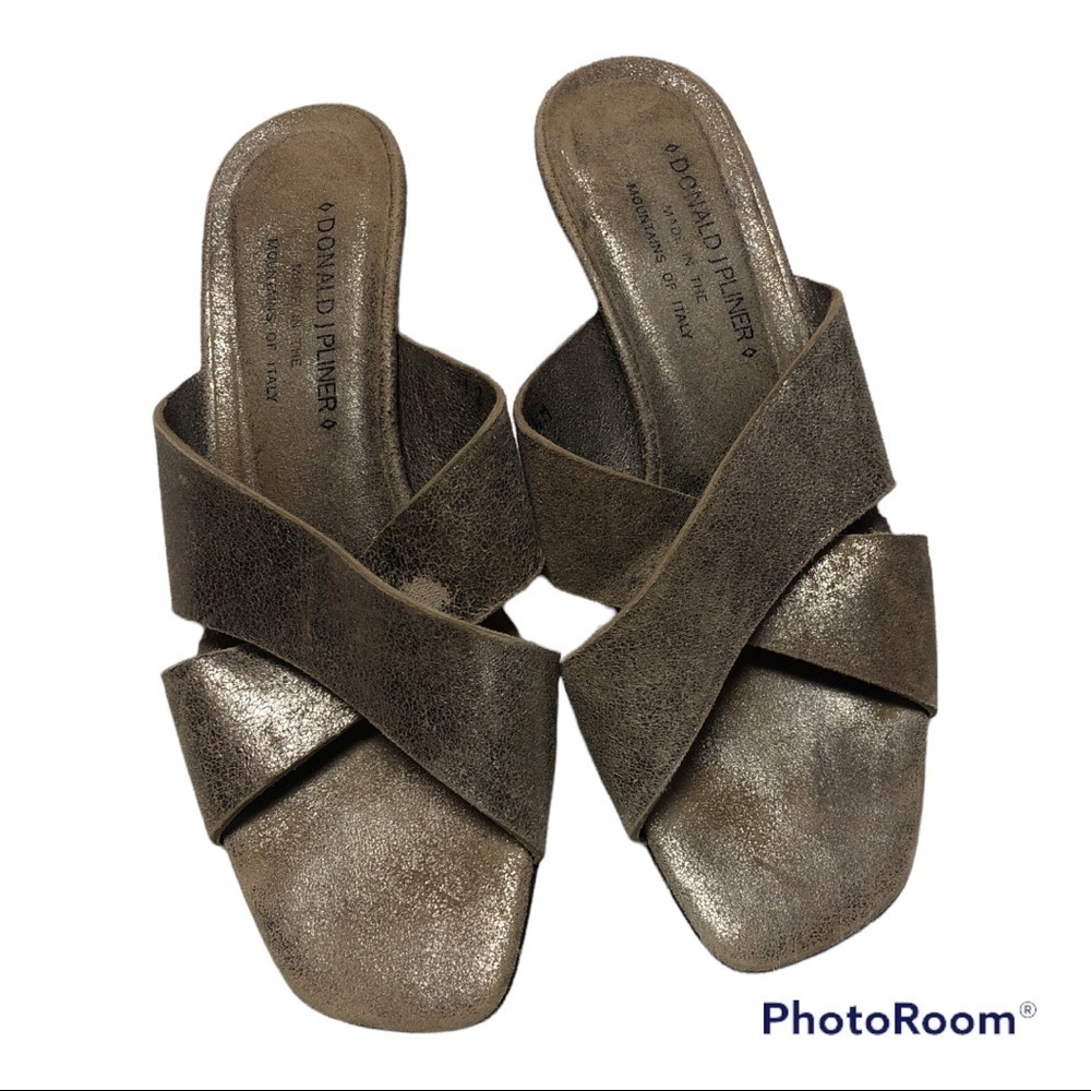 ADORABLE DONALD J. PLINER KITTEN HEEL SANDALS